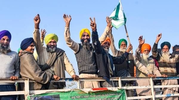 டெல்லியில் முடிவுக்கு வந்தது போராட்டம்... வெற்றிக் களிப்புடன் வீடு திரும்பும் விவசாயிகள்