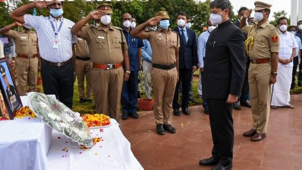 திருச்சியில் பிபின் ராவத் போட்டோவிற்கு ஆளுநர் ரவி அஞ்சலி! சீனாவை பின்வாங்க வைத்தவர் என புகழாரம்