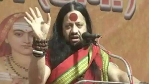 கோட்சேதான் மகாத்மாவாம்- சாமியார் காளிசரண் மகாராஜ் மீது சத்தீஸ்கரிலும் வழக்கு- தப்பி ஓடி தலைமறைவு!