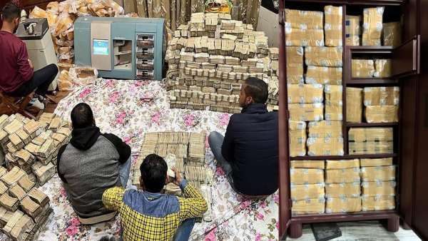 உ.பி தொழிலதிபர் வீட்டில் கட்டுக்கட்டாக பணம்.. மலைத்துப்போன அதிகாரிகள் - துணைக்கு வந்த ராணுவம்