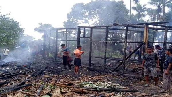 நாகாலாந்து: ராணுவத்தால் 14 அப்பாவிகள் சுட்டுக் கொலை- பொதுமக்கள் தாக்கியதில் ஒரு ராணுவ வீரர் மரணம்!