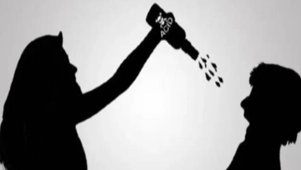 லிவிங் டூ கெதர்.. நம்பிக்கை துரோகம்.. கடுங்கோபம்.. காதலன் மீது ஆசிட் வீசிய காதலி.. எங்க தெரியுமா?