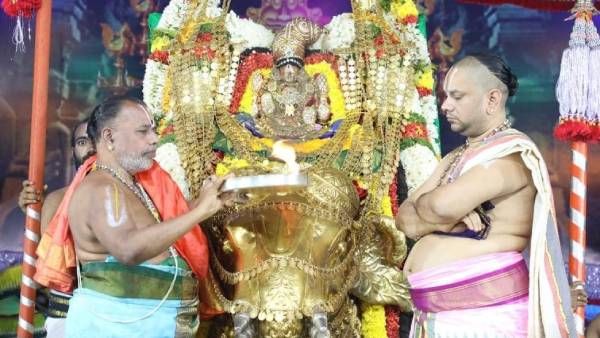 திருச்சானூர் பத்மாவதி தாயார் கோவிலில் ஏகாந்தமாக பஞ்சமி தீர்த்தம் - வியாழக்கிழமை புஷ்ப யாகம்