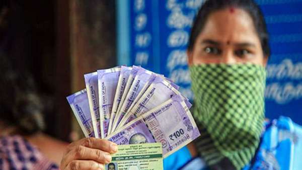 குடும்ப தலைவிகளுக்கு மாதம் ரூ.1000 திட்டம்.. எப்போது தொடங்கும்? யாருக்கு தரப்படும்? - வெளியான தகவல்