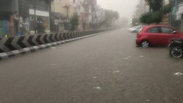 கொட்டித்தீர்த்த கனமழையால் மதுரையில் குளமான சாலைகள் - சுருளி அருவியில் வெள்ளப்பெருக்கு