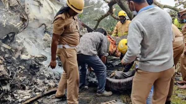 ஹெலிகாப்டர் விபத்தில் கருகிய உடல்கள்.. டிஎன்ஏ சோதனை மூலம் அடையாளம் காணும் பணிகள் தீவிரம்!