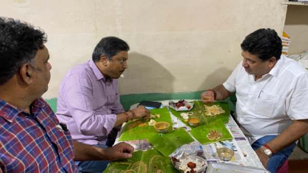 'திராவிட உணவகம்' பழசை மறக்கல.. எங்கே உட்கார்ந்து சாப்பிடுகிறார் பாருங்க பிடிஆர் பழனிவேல் தியாகராஜன்
