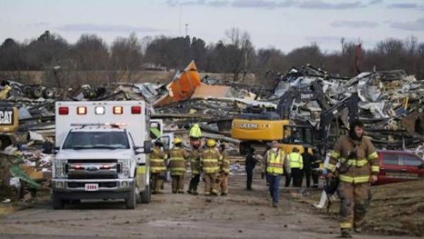 அமெரிக்கா சூறாவளி தாக்குதல்.. பலி எண்ணிக்கை 100ஐ தொடும் அபாயம்.. வரலாற்றில் இல்லாத பாதிப்பு