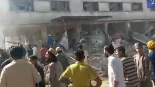 'திடீர் வெடிச்சத்தம்..' பாகிஸ்தானில் அதிபயங்கர வெடிவிபத்து.. 15 பேர் உயிரிழப்பு, பலர் படுகாயம்