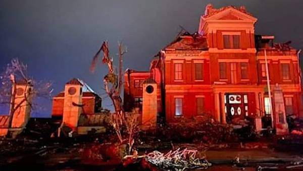 அமெரிக்காவை புரட்டி போட்ட சூறாவளி.. 70-க்கும் மேற்பட்டோர் உயிரிழப்பு.. பகீர் கிளப்பும் வீடியோ!