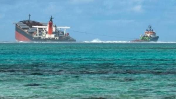 நடுக்கடலில் கவிழ்ந்த கப்பல்.. 64 உயிர்கள் பலியான சோகம்