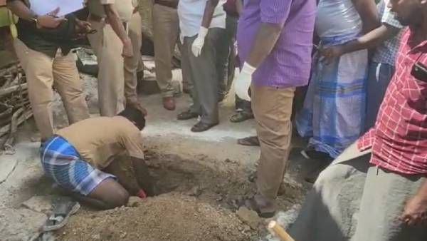உசிலம்பட்டியில் ஷாக்! 5 நாட்களே ஆன பெண் சிசு மர்ம மரணம்.. பெற்றோர் தலைமறைவு.. பெண் சிசுக்கொலையா?