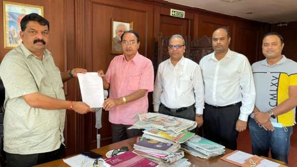 கோவா காங்.-க்கு அடி.. மாஜி முதல்வர் ரவிநாயக் எம்.எல்.ஏ. பதவியில் இருந்து ராஜினாமா- பாஜகவுக்கு தாவல்!