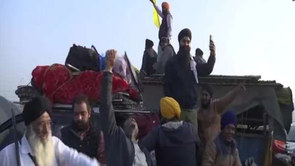 'மாபெரும் வெற்றி பேரணி..' ஓராண்டிற்கு பின் வீடு திரும்பும் விவசாயிகள்.. முடிவுக்கு வரும் போராட்டம்