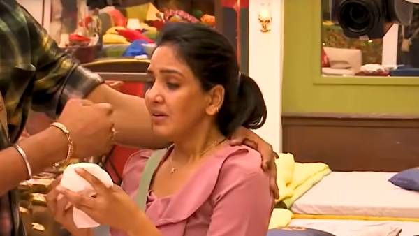 முட்டையை உடை..டிக்கெட்டை எடு.. ஜெயிக்கப்போவது யாரு.. கதறி அழும் பாவனி