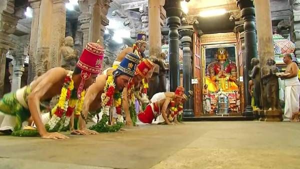 வைகுண்ட ஏகாதசி : பூலோக வைகுண்டம் ஸ்ரீரங்கத்தில் பகல் பத்து விழா - அலங்காரமாக எழுந்தருளிய நம்பெருமாள்