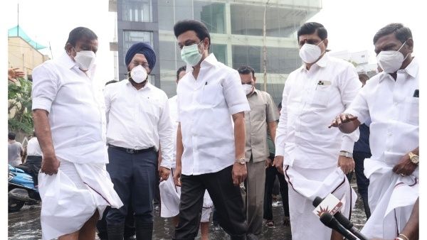 'படகு தேவை இல்லை..' மழை வெள்ளத்தை நடந்தே சென்று பார்வையிட்ட முதல்வர் ஸ்டாலின்!