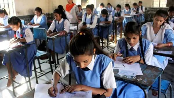 தமிழை பயிற்று மொழியாக கொண்ட மாணவர்களுக்கு 12ம் வகுப்பு தேர்வு கட்டணம் ரத்து.. அதிரடி உத்தரவு