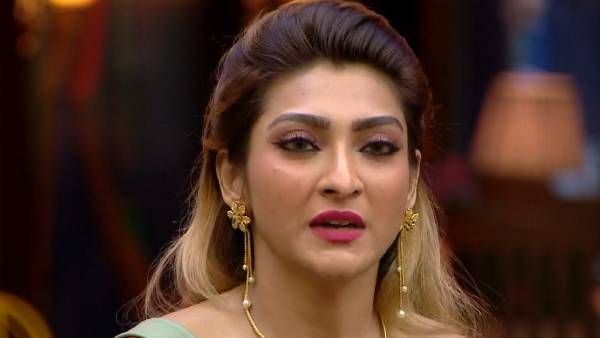 முத்தத்தைப் பற்றி விளக்கம் கொடுத்த அக்ஷரா....இது என்ன புது ட்விஸ்ட்???