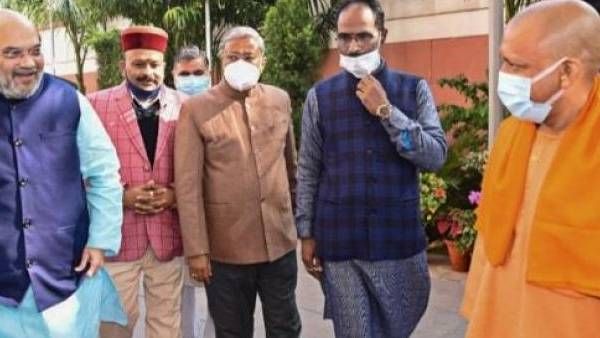 உ.பி. தேர்தல்: தேதி அறிவிச்சு 48 மணி நேரம்தான் ஆச்சு.. பாஜகவுக்கு அதிர்ச்சி கொடுத்த 6 எம்எல்ஏக்கள்!