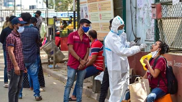 புதிய உச்சம்.. நாட்டிலேயே அதிகமாக கர்நாடகாவில் பதிவான கொரோனா கேஸ்கள்.. திணறும் பெங்களூர் நகரம்