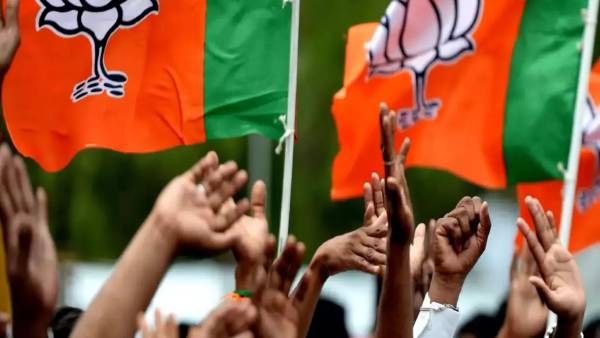 உத்தரகாண்ட் தேர்தலில் பாஜக ஆட்சியை தக்க வைக்கும்... காங் டஃப் ஃபைட் கொடுக்கும்: Republic TV சர்வே