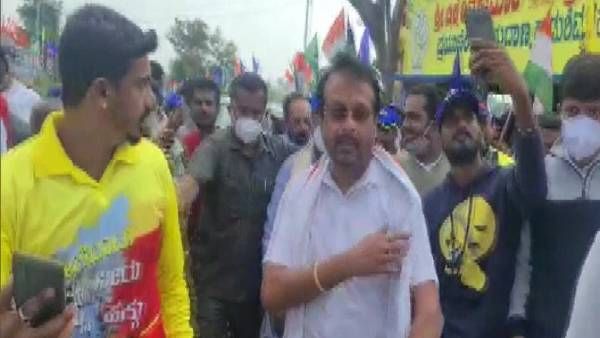 கர்நாடகா: கொரோனா கட்டுப்பாடுகளை மீறி மேகதாது அணைக்காக 11 நாள் பாதயாத்திரையை தொடங்கியது காங்.