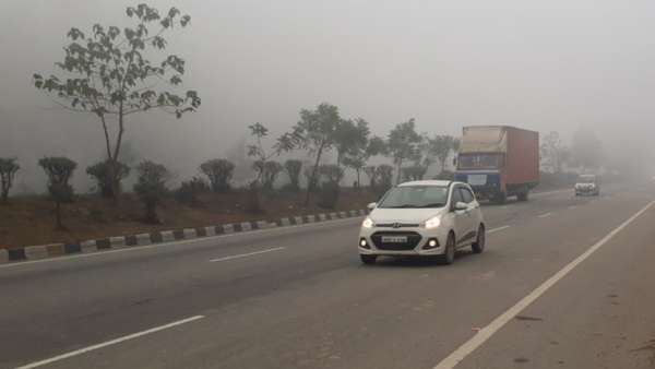 கடலோர மாவட்டங்களில் லேசான மழை - மேற்குத் தொடர்ச்சி மலையோர மாவட்டங்களில் பனிமூட்டம்