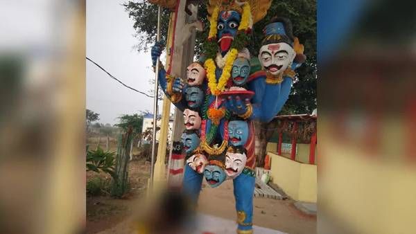 அதிர்ச்சி.. காளி காலடியில் கிடந்த 