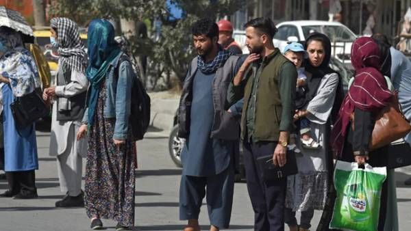 புதுசுபுதுசா யோசிக்கிறாங்க! பள்ளிகளில் ‛டை’ கட்ட தடை! மாணவர், ஆசிரியர்களுக்கு தாலிபான் அரசு உத்தரவு