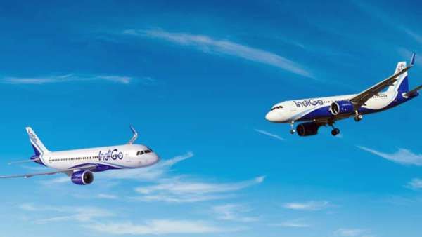 அதிகாரிகளின் அலட்சியம்.. பெங்களூரில் நடு வானில் நேருக்கு நேர் மோதவிருந்த 2 விமானங்கள்.. ஜஸ்ட் மிஸ்