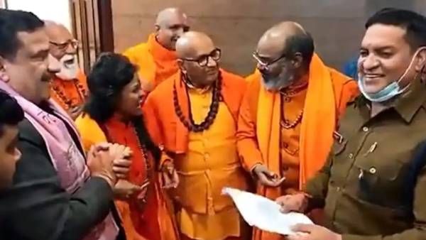 இஸ்லாமிய தலைவர்களை கைது செய்யுங்கள்! வெறுப்பு பேச்சு விவகாரம்: சுப்ரீம் கோர்டில் வலதுசாரி அமைப்புகள்