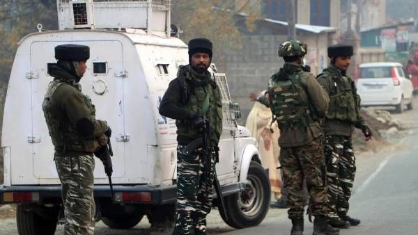 ஜம்மு காஷ்மீர் என்கவுண்ட்டர்: ஜெய்ஷ் இ முகமது தளபதி ஷாகித் வானி உட்பட 5 பேர் சுட்டுக் கொலை