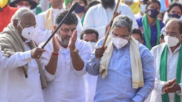 மேகதாதுவில் அணை கட்ட கோரி காங். பாதயாத்திரை.. கொரோனா பரவலால் தற்காலிகமாக ரத்து !