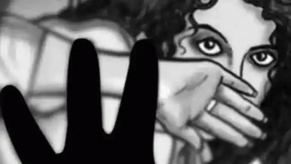 இது என்ன கொடுமை..பெங்களூரில் இளம் பெண்ணை கடத்திய சாப்ட்வேர் இன்ஜினியர்.. மனைவியோடு கைது