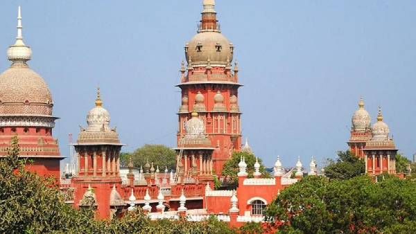 நீர்நிலைகளில் ஆக்கிரமிப்பு...அனுமதி அளித்த அதிகாரி மீது குற்ற நடவடிக்கை எடுக்க ஹைகோர்ட் உத்தரவு