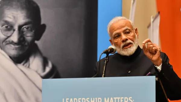 மகாத்மா காந்தியின் கொள்கைகளை மேலும் பிரபலப்படுத்த வேண்டும் - பிரதமர் நரேந்திர மோடி ட்விட்டர் பதிவு