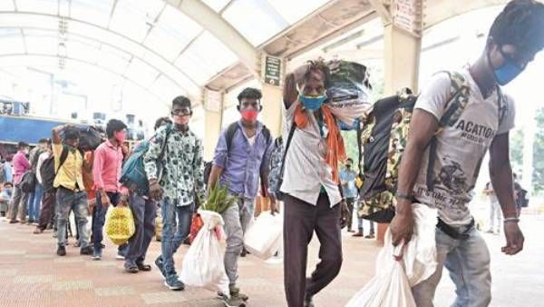 லாக்டவுன்: தமிழகத்திலிருந்து சொந்த ஊர்களுக்கு திரும்பும் வட மாநில தொழிலாளர்கள்! அலைமோதும் கூட்டம்