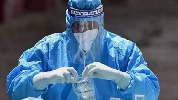 ஓமிக்ரான் 21 மணி நேரம், தோலில் உயிர்வாழும்.. பிளாஸ்டிக்கில் 8 நாட்கள் இருக்கும்.. ஆய்வாளர்கள் தகவல்