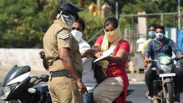 பரபரப்பில் சென்னை.. திடீர் திடீரென கடைகளில் ஆய்வு.. மாஸ்க் அணியாதவர்களை பிடிக்க.. போலீஸ் படை தீவிரம்