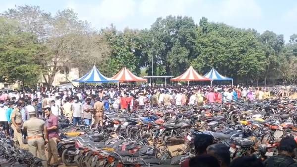 ஆயிரம் ரூபாய் முதல் டூவிலர்..! காஞ்சிபுரத்தில் ஏலம் எடுக்க குவிந்த மக்கள்.. என்னா கூட்டம்