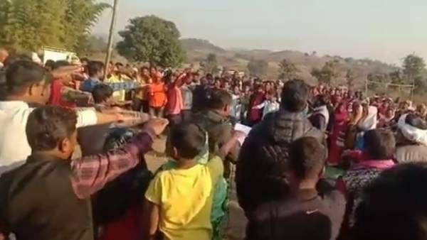 இஸ்லாமியர்களிடம் இனி பொருள் வாங்க மாட்டோம்.. ஒன்று கூடி உறுதி மொழி எடுத்த கிராமம்.. பரபர சம்பவம்