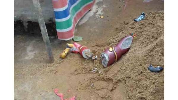 இலங்கை: தமிழர் பகுதியில் கும்பாபிஷேகம் நடைபெற இருந்த கோவில் சிலைகள் உடைப்பு- பெரும் பதற்றம்