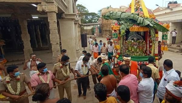 பழனியில் தைப்பூச தேரோட்டம் கோலாகலம்... காவடியுடன் குவிந்த பக்தர்கள் அரோகரா முழக்கம்