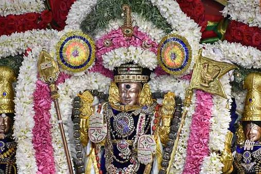 தைப்பூச திருவிழா தமிழகம் முழுவதும் கோலாகலம் - பழனி, திருச்செந்தூரில் தடையை மீறி குவிந்த பக்தர்கள்