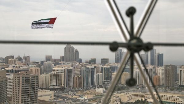 தாழ்வாக வந்த ஹவுதி டிரோன்.. அபுதாபி ஏர்போர்ட்டில் நுழைந்தது எப்படி? அட்டாக் எப்படி நடந்தது? பின்னணி