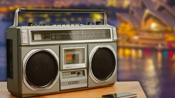 கண்டுபுடிச்சது மார்க்கோனி..கேக்க வச்சது இசைஞானி.. மறக்க முடியுமா ஆல் இந்திய ரேடியோ மாநிலச் செய்திகளை