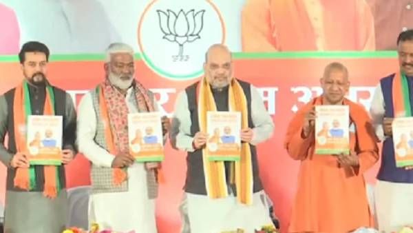 இலவச பஸ் பயணம், கேஸ், ஸ்கூட்டி.. தமிழக பாணியில்.. உத்தரப்பிரதேச பாஜக‌ கவர்ச்சிகர தேர்தல் அறிக்கை!