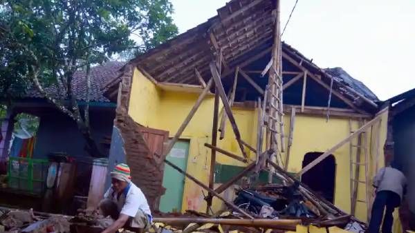 இந்தோனேசியாவில் பயங்கர நிலநடுக்கம்.. ரிக்டர் அளவுகோலில் 6.2-ஆக பதிவு.. சுனாமி வார்னிங் இல்லை