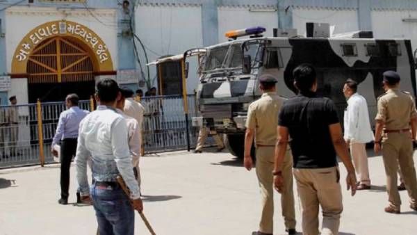 அகமதாபாத் தொடர் குண்டுவெடிப்பு: 49 பேர் குற்றவாளிகள்.. சிறப்பு நீதிமன்றம் அதிரடி தீர்ப்பு